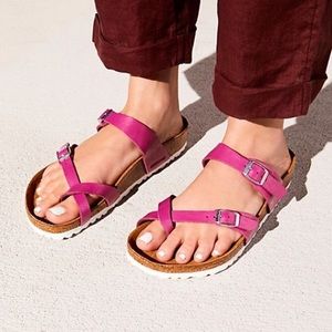 NIB Mayari graceful magenta size 8/39 reg width